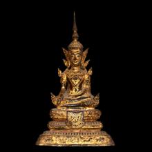 Bouddha m�ravijaya en bronze dor� 